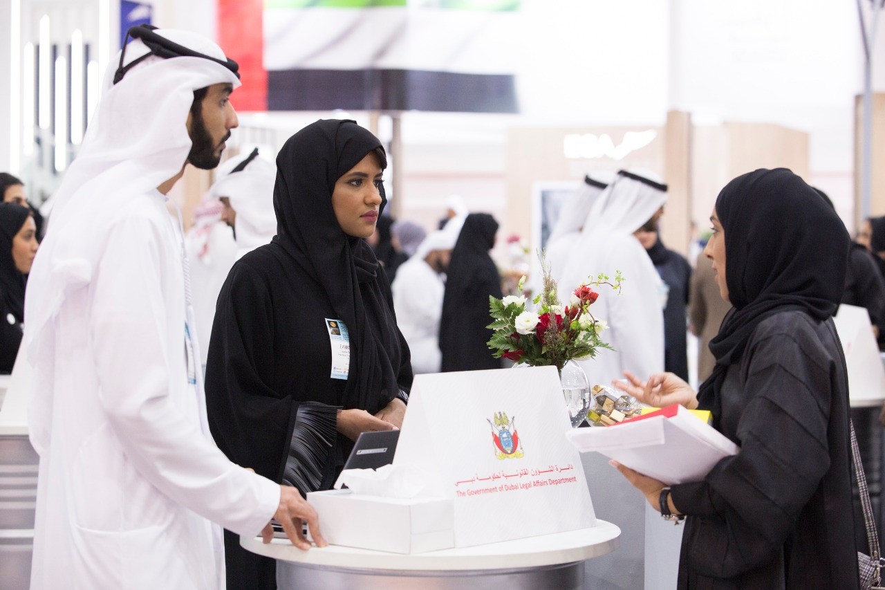 دائرة الشؤون القانونية لحكومة دبي تستعرض فرصها الوظيفية في معرض الإمارات للوظائف