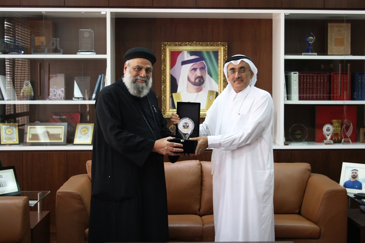 مدير عام دائرة الشؤون القانونية لحكومة دبي يستقبل رئيس مجلس إدارة الكنائس في جبل علي