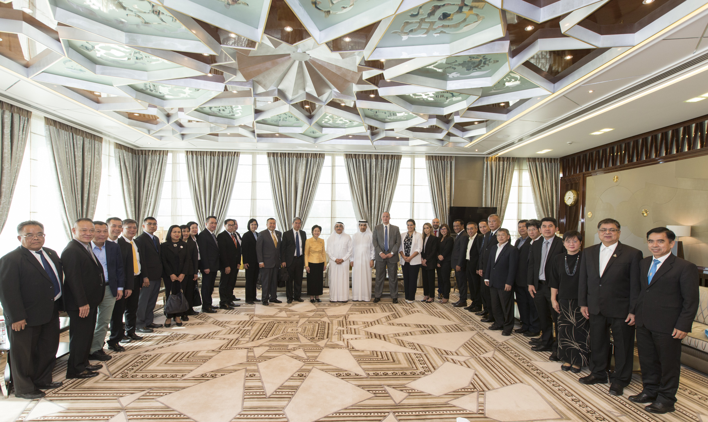 The Government of Dubai Legal Affairs Department receives Delegation from the Cabinet of Thailand