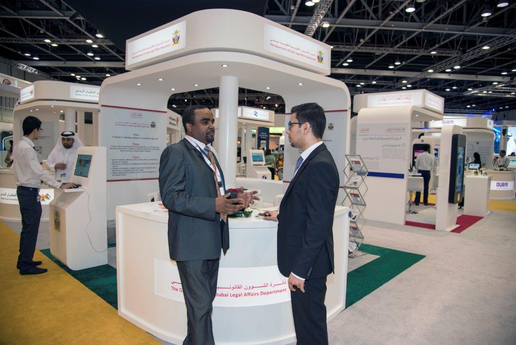" الشؤون القانونية لحكومة دبي" تطلق خدمات ذكية جديدة في "جيتكس"  2015