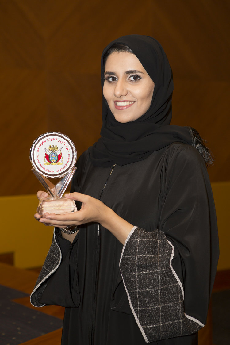 د.لؤي بالهول: إنجازات قياسية للمرأة الإماراتية في مجال العمل القانوني  و(179) محامية مواطنة في دبي