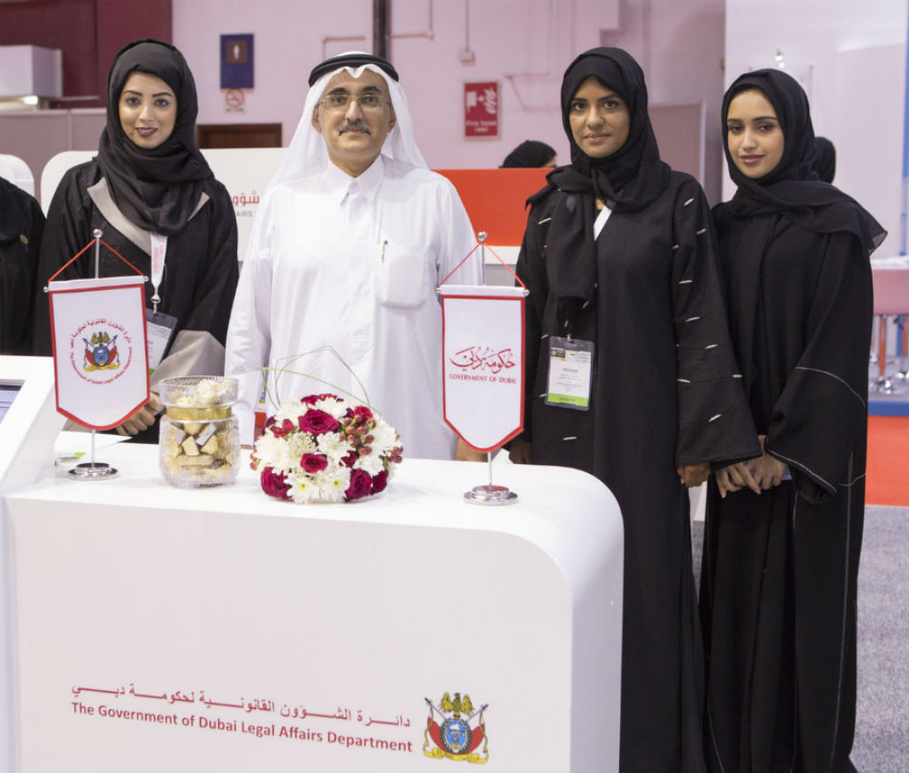 دائرة الشؤون القانونية لحكومة دبي تشارك في معرض الإمارات للوظائف 2017