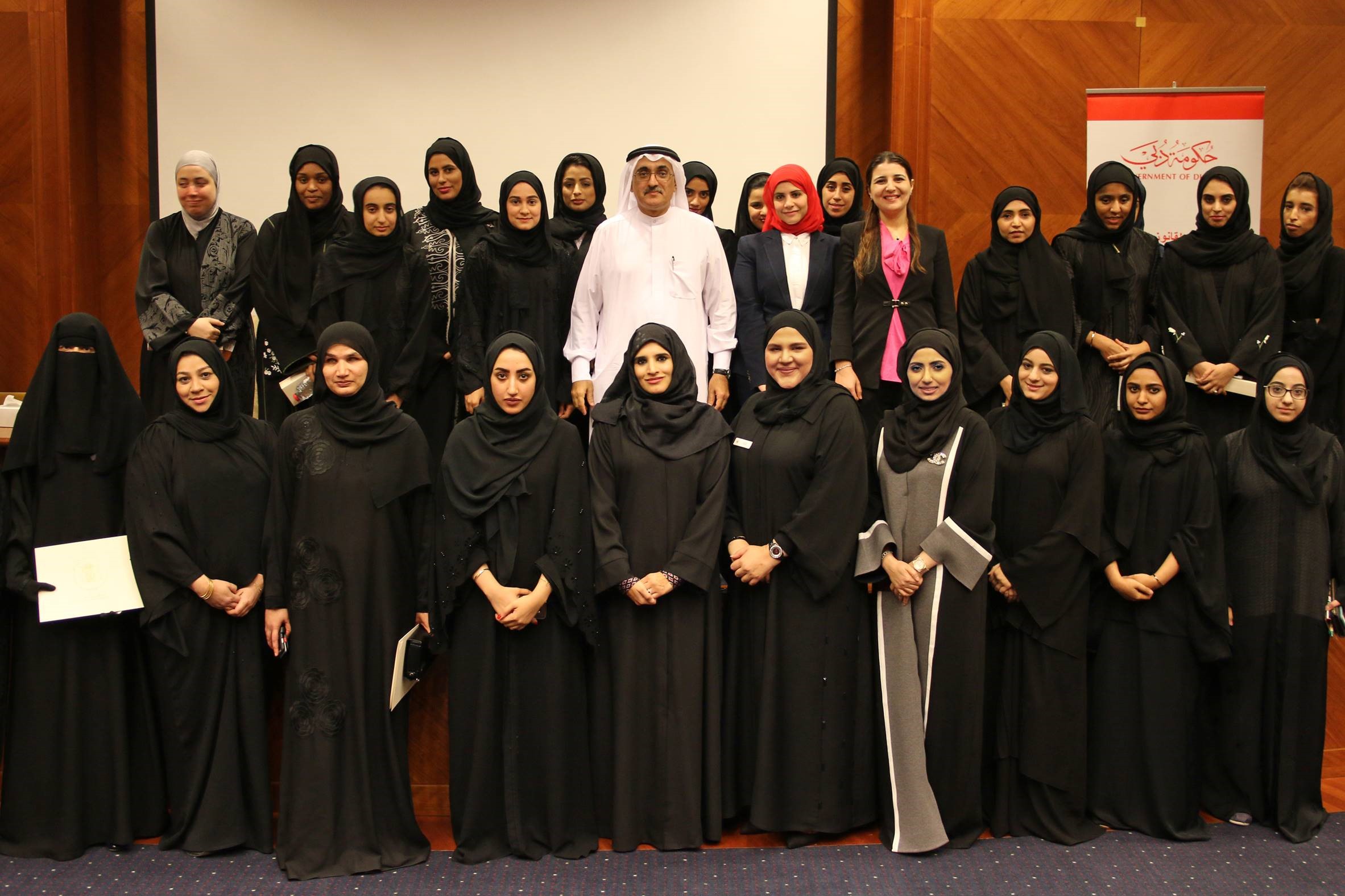 دائرة الشؤون القانونية لحكومة دبي تحتفل بيوم المرأة الإماراتية