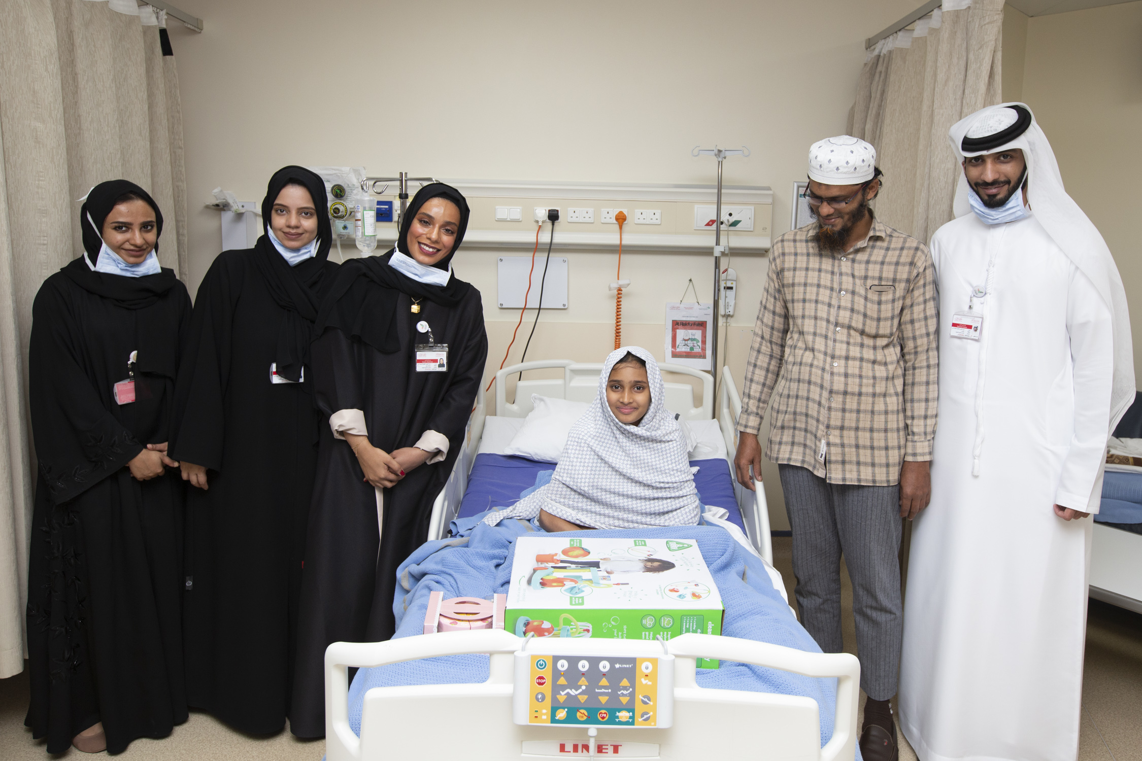 قانونية دبي تزور مرضى سرطان الأطفال بمستشفى دبي