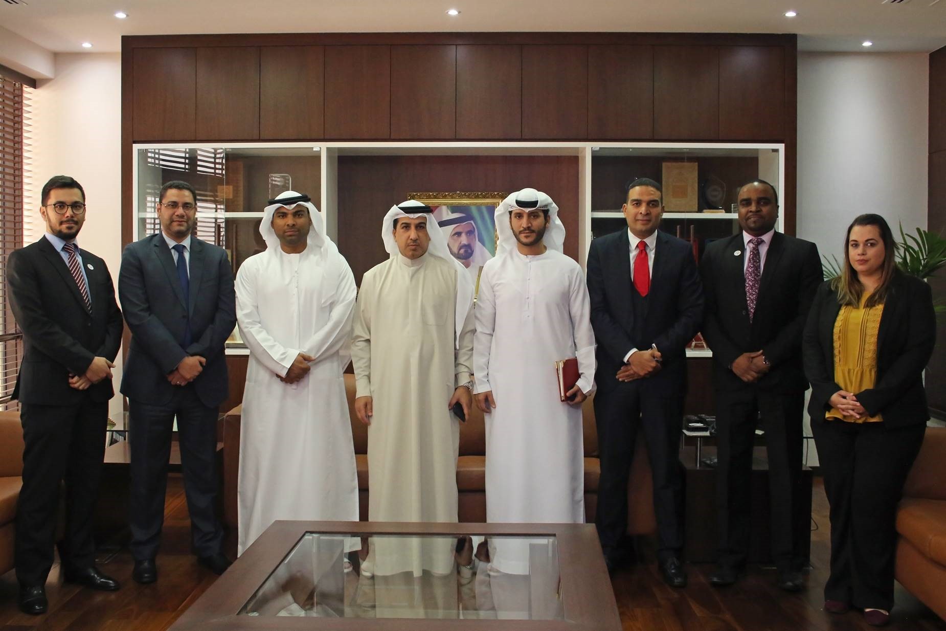 الشؤون القانونية لحكومة دبي تطلع قضاء أبو ظبي على تجربتها في مجال تنظيم مهنتي المحاماة والاستشارات القانونية