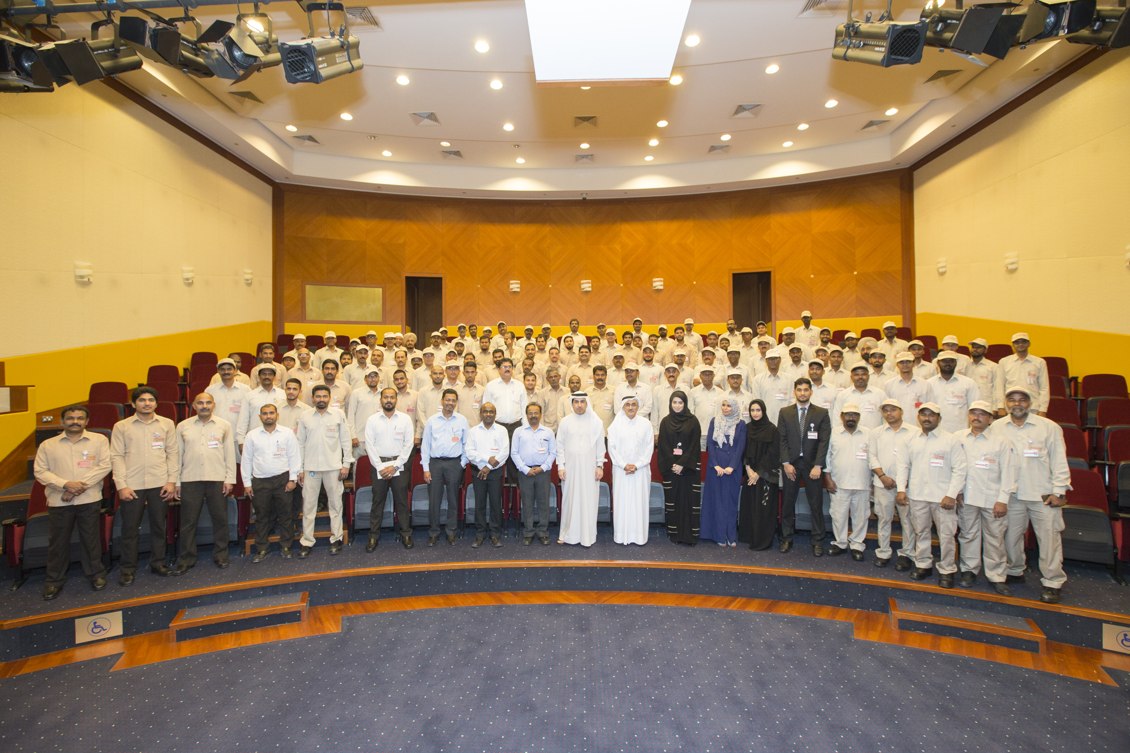 دائرة الشؤون القانونية لحكومة دبي تحتفل بيوم العمال العالمي