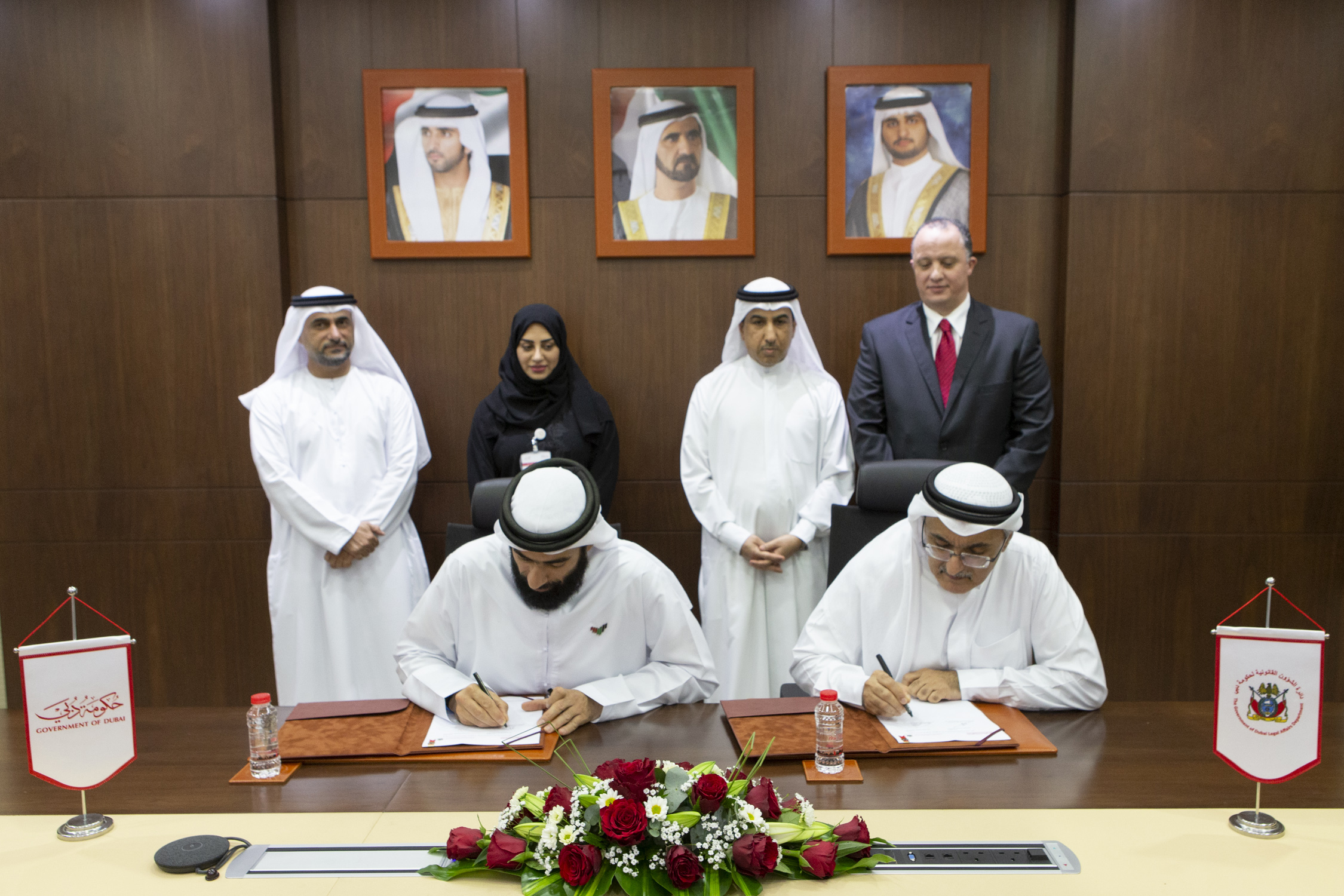 توقيع مذكرة تفاهم «الدبلوم المهني القانوني» بين دائرتي الشؤون القانونية والموارد البشرية لحكومة دبي