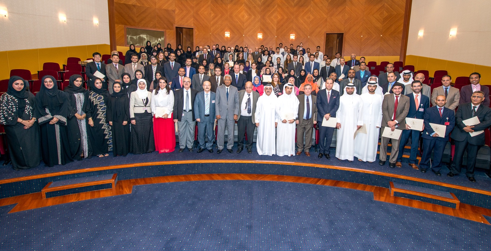دائرة الشؤون القانونية لحكومة دبي تنظم حفل التكريم السنوي لموظفيها