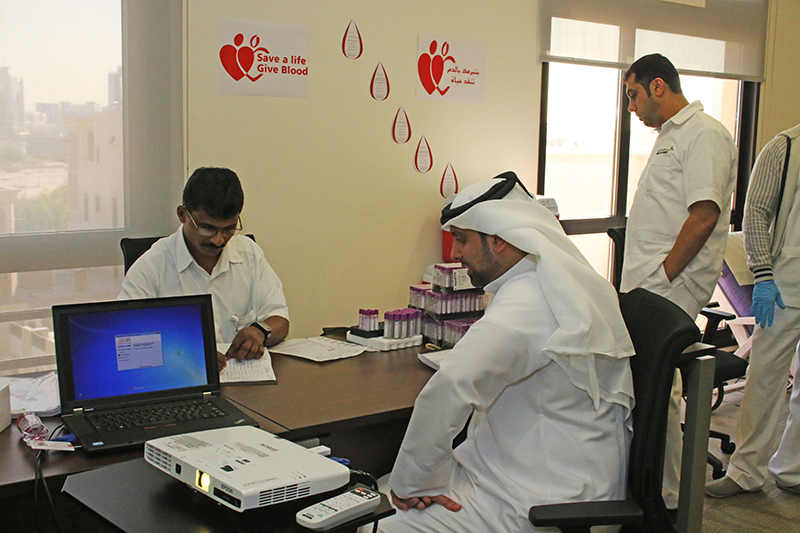دائرة الشؤون القانونية لحكومة دبي " تنظم حملة للتبرع بالدم"