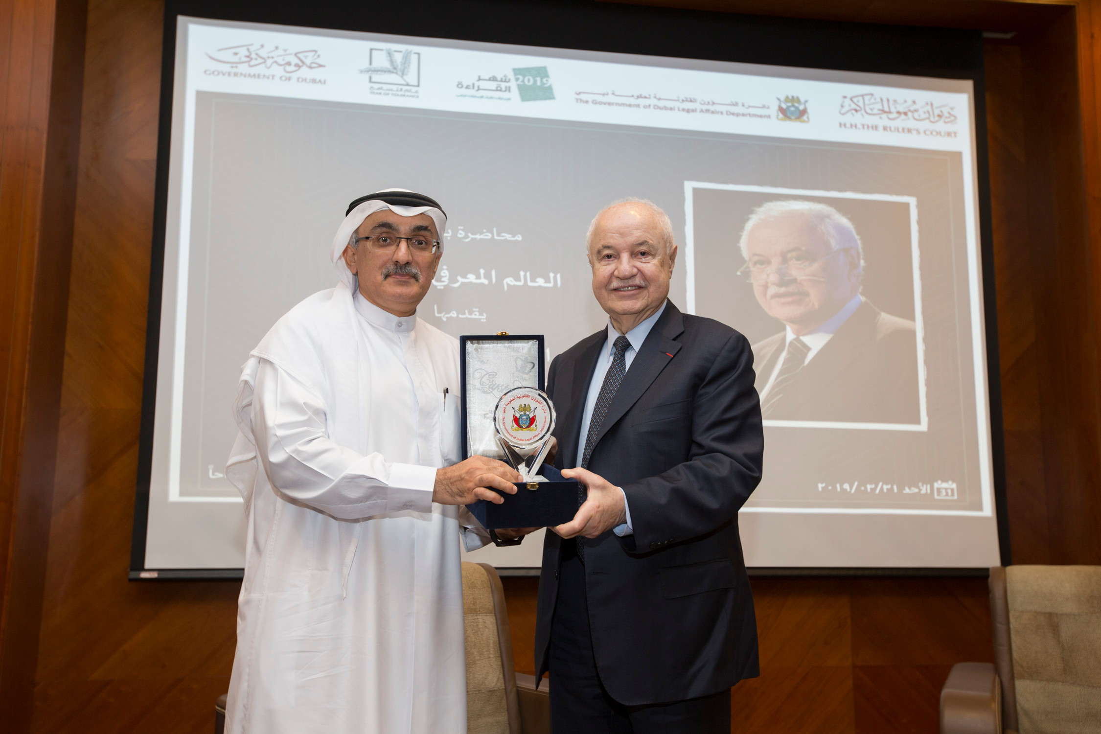 ضمن فعاليات شهر القراءة، ديوان سمو الحاكم بالتعاون مع قانونية دبي يستضيف الدكتور طلال أبو غزالة 