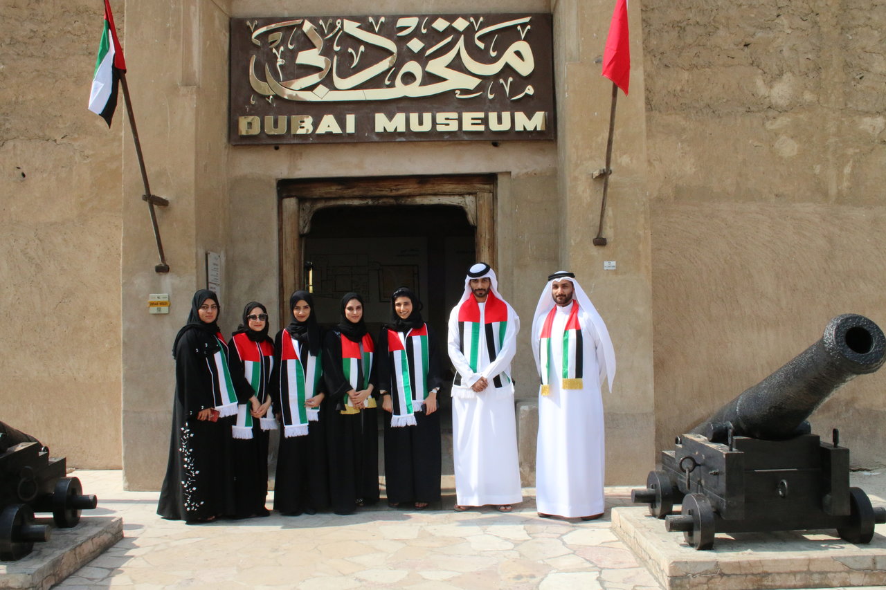 دائرة الشؤون القانونية لحكومة دبي تحتفل بيوم العلم