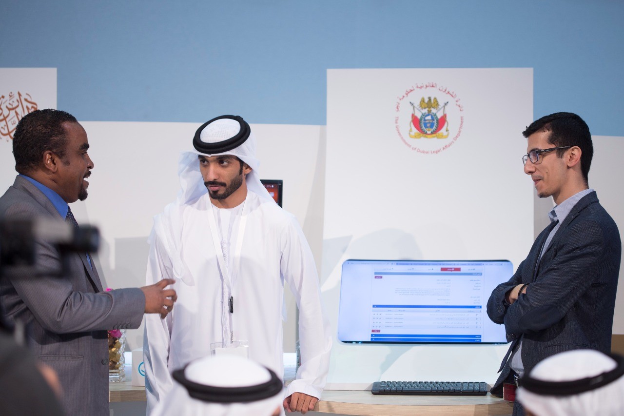دائرة الشؤون القانونية لحكومة دبي تستعرض أحدث مبادراتها وخدماتها الذكية في جيتكس 