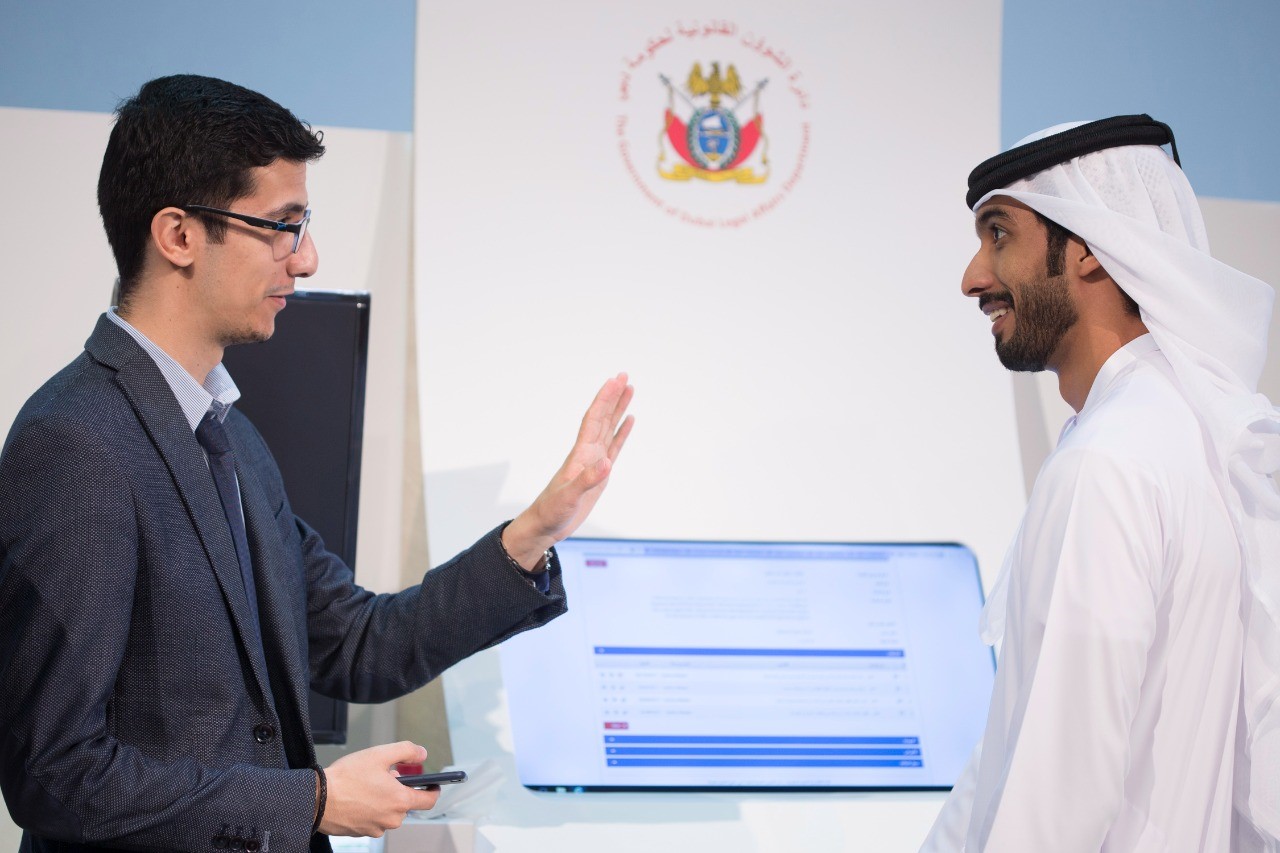 دائرة الشؤون القانونية لحكومة دبي تستعرض أحدث مبادراتها وخدماتها الذكية في جيتكس 
